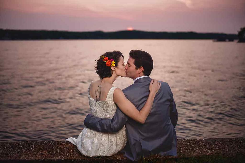 Wedding couple photo at lake of the Ozarks